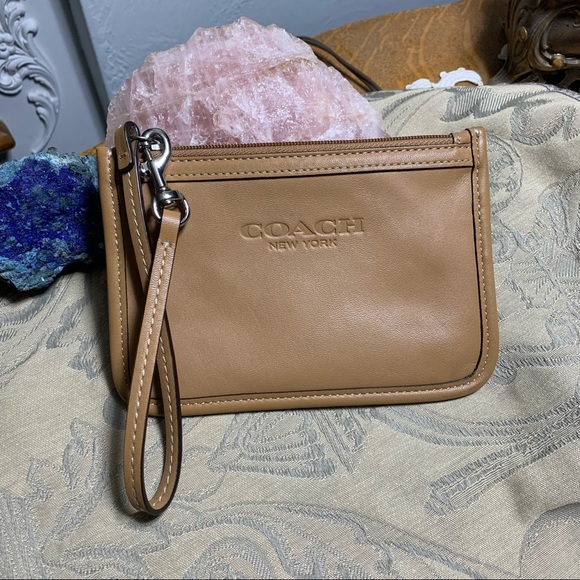NWOT Coach Tan Leather Wristlet w/ Embossed Logo - Picture 2 of 9